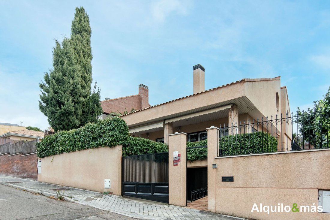 Chalet a Fuencarral-El Pardo, Madrid, Spagna 1 - 17372224