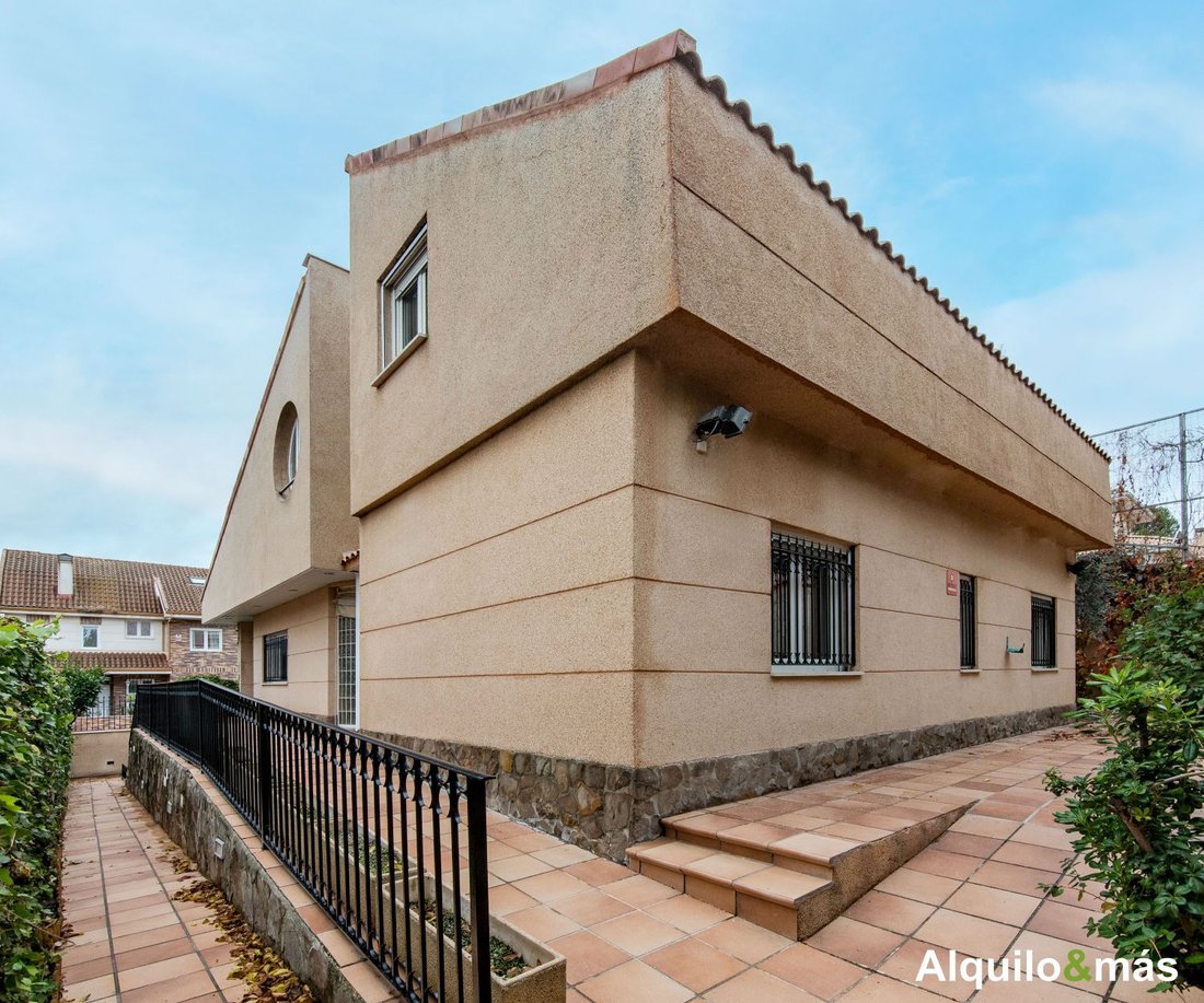Chalet a Fuencarral-El Pardo, Madrid, Spagna 4 - 17372224