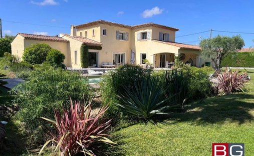 House in Saint Maymes-Lauvert, Antibes, France 1