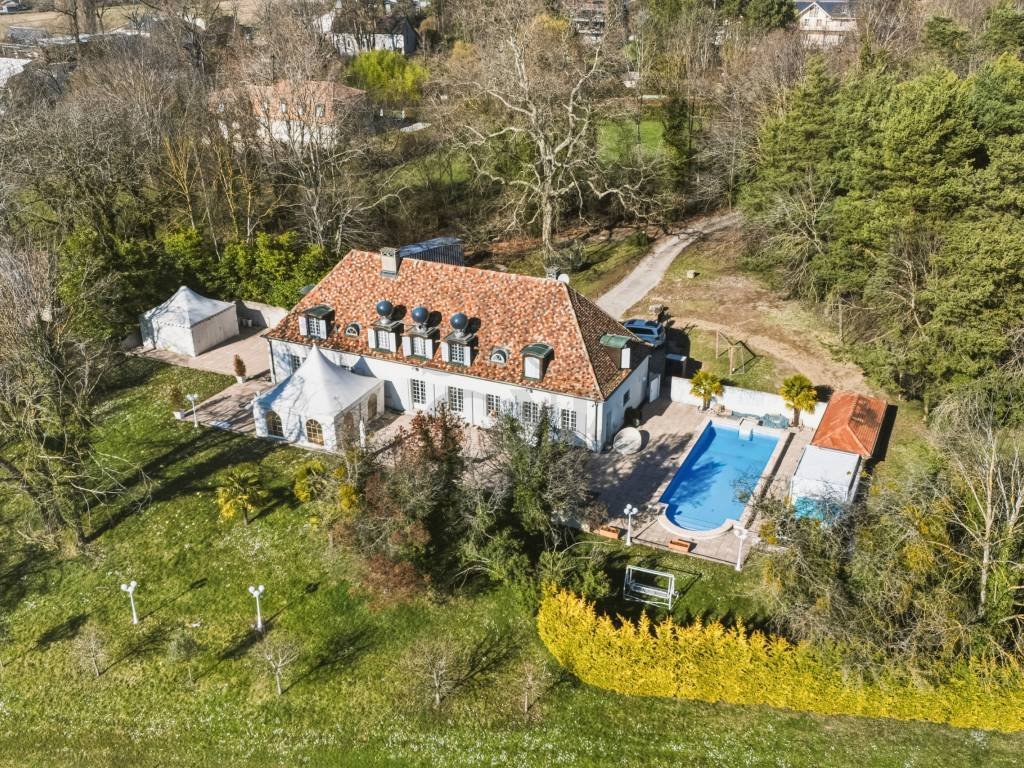 Charming Countryside Property With Great View