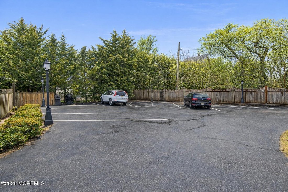 Rumson, New Jersey, United States 5 - 17359174