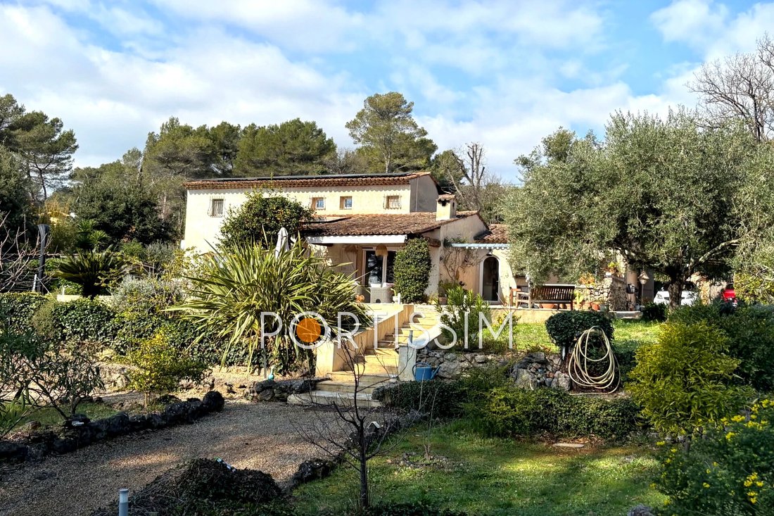 Villa in Saint-Paul-de-Vence, Provence-Alpes-Côte d'Azur, France 1 - 17332159