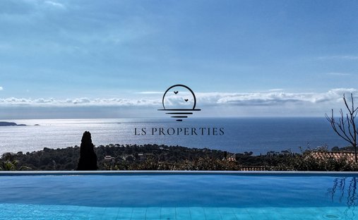Villa in Centre Ville, Carqueiranne, France 1