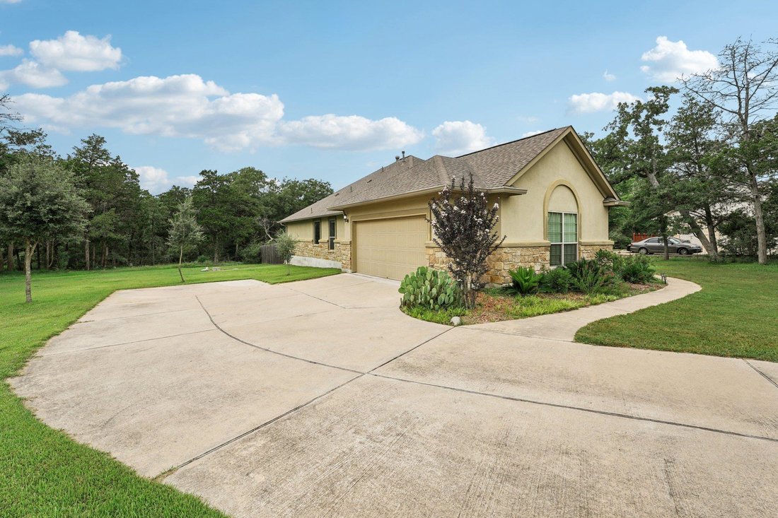 House in Bastrop, Texas, United States 5 - 17372577