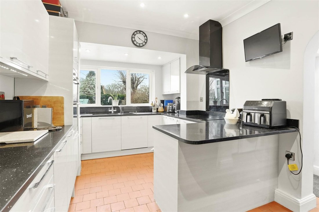 House in London Borough of Sutton, England 3 - 17372687