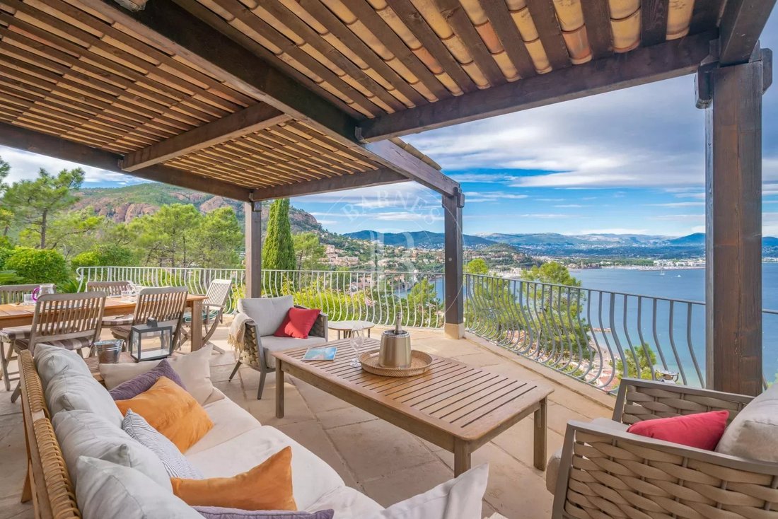 Villa in Théoule-sur-Mer, Provence-Alpes-Côte d'Azur, France 1 - 17373625