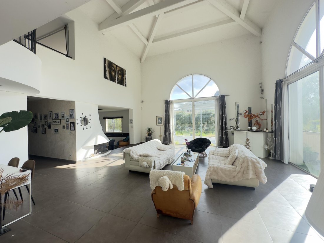 House in La Crau, Provence-Alpes-Côte d'Azur, France 1 - 17373613