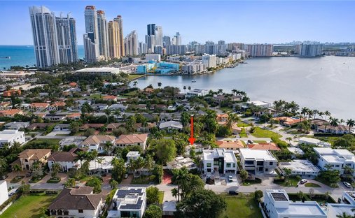 Maison à Sunny Isles Beach, Floride, États-Unis 1