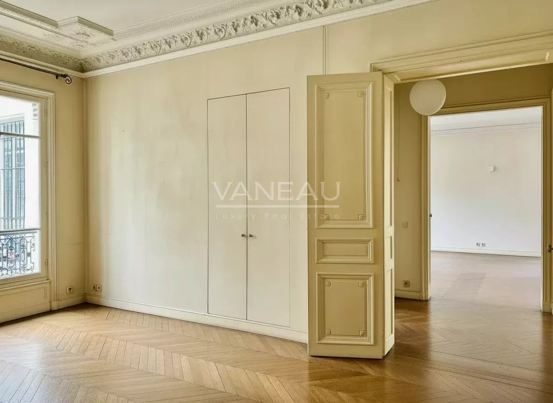 Apartment in Saint Philippe du Roule, Paris 8e Arrondissement, Paris 5 - 17373400