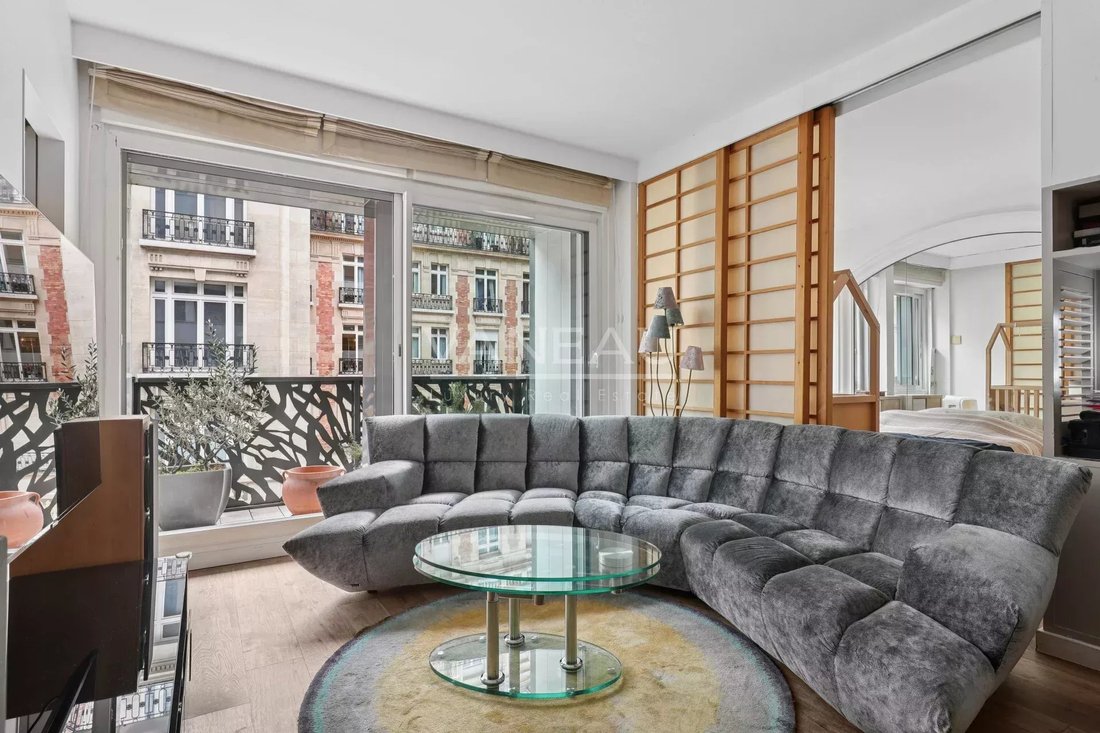 Apartment in Saint Philippe du Roule, Paris 8e Arrondissement, Paris 4 - 17373418
