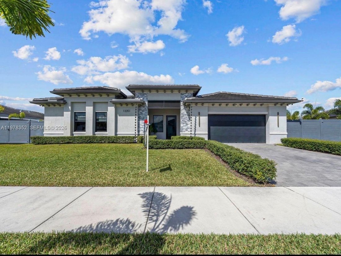 House in Miami, Florida, United States 3 - 17372701