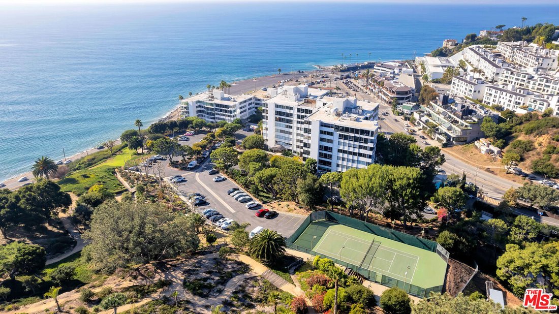 Condo in Los Angeles, California, United States 3 - 17374196