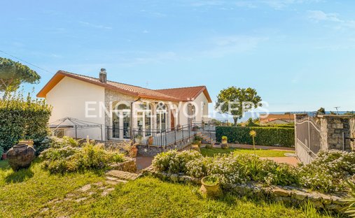 Villa in Montemarcello, Ameglia, Liguria 1