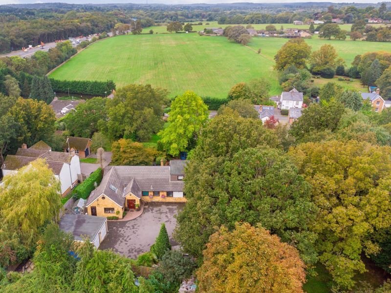 House in Windlesham, England 1 - 17375396