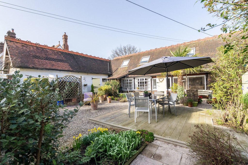 House in Newdigate, England 5 - 16941606