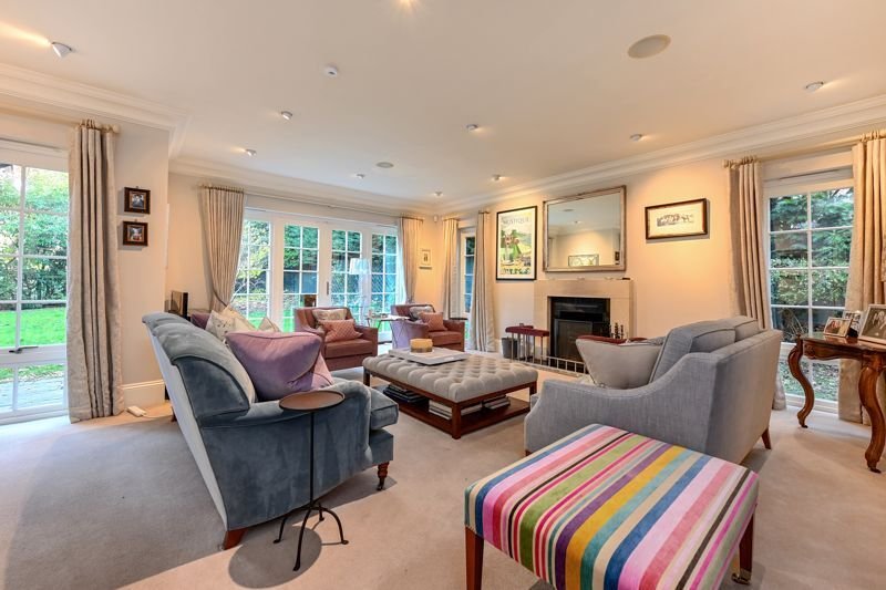 Estate in Virginia Water, England 4 - 17375312