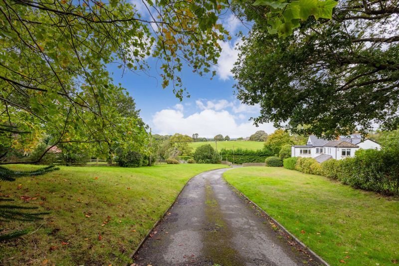House in Windlesham, England 4 - 17375396