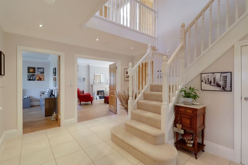 House in Sunningdale, England 3 - 17375325