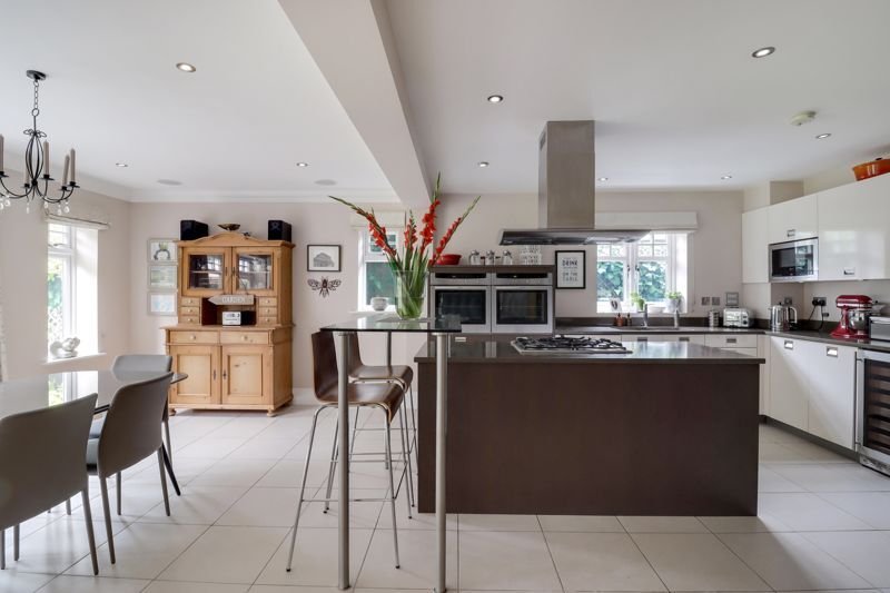 House in Sunningdale, England 2 - 17375325