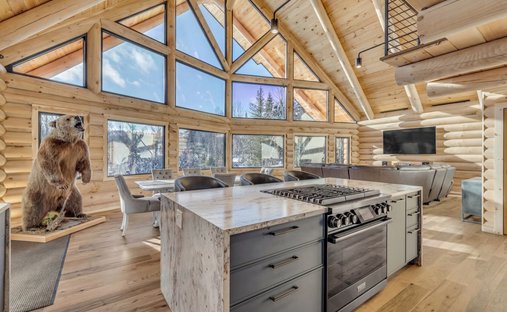House in Saint-Ferréol-les-Neiges, Quebec, Canada 1