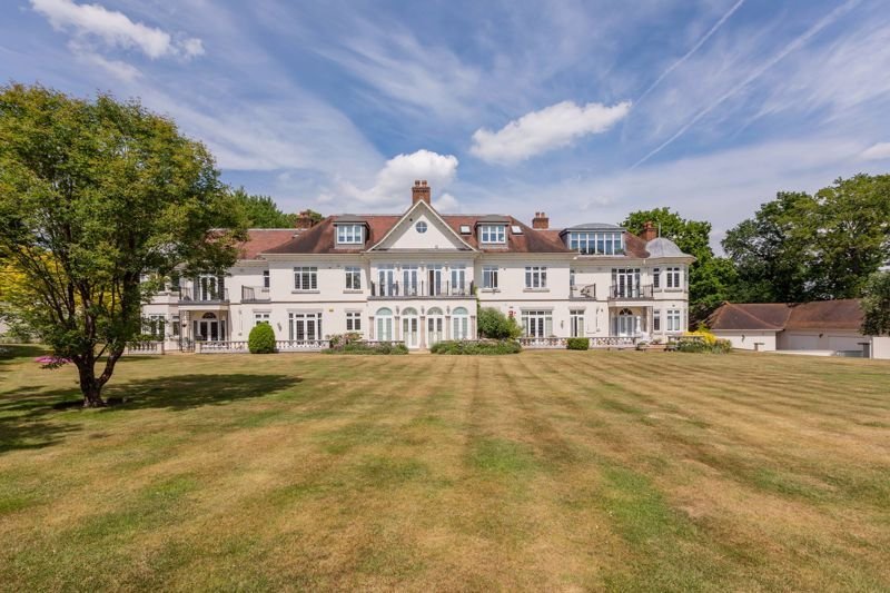 Apartment in Sunningdale, England 3 - 17375961