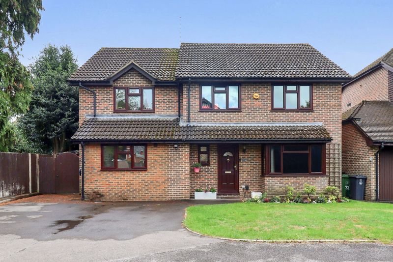 House in Windlesham, England 1 - 17375552