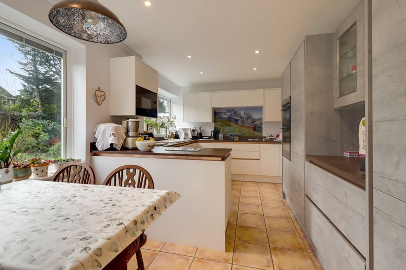 House in Windlesham, England 4 - 17375614