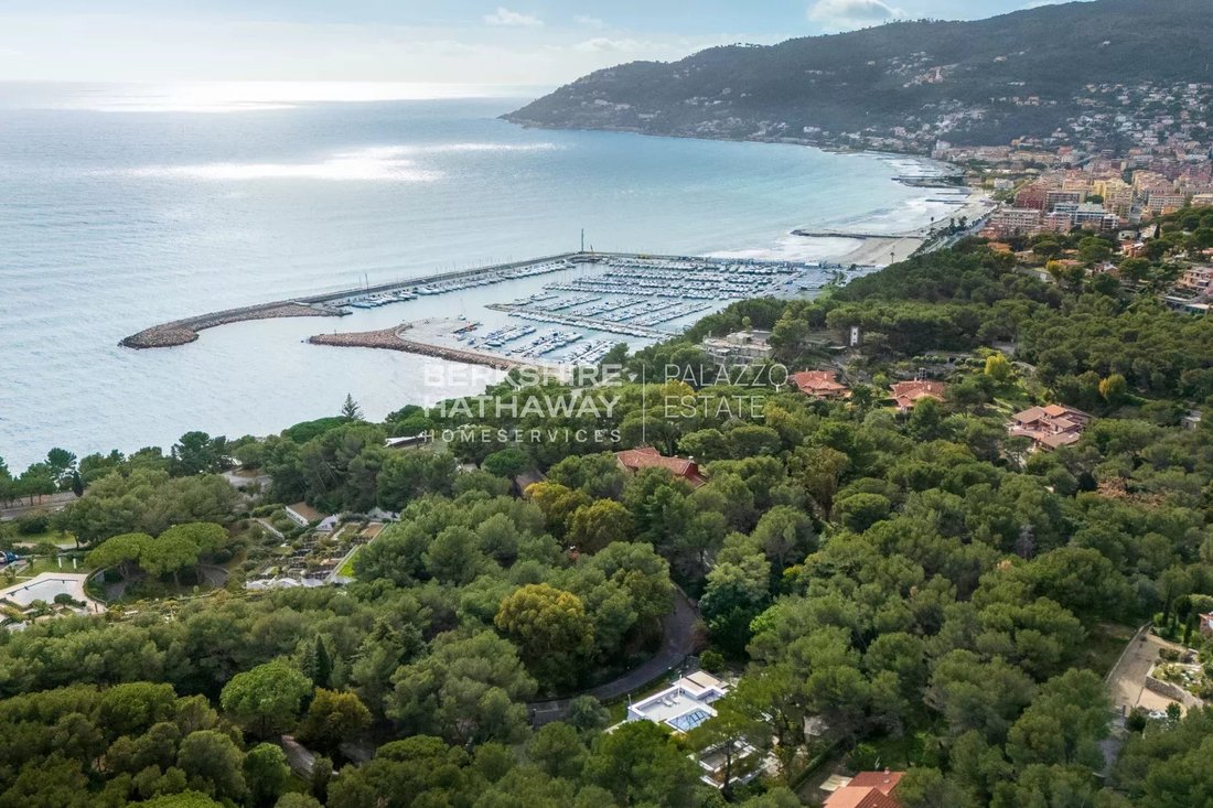 Villa in Pinamare, Andora, Liguria 1 - 16725455