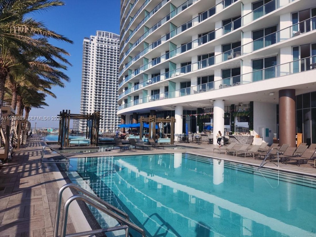 Condo in Hallandale Beach, Florida, United States 2 - 17378458