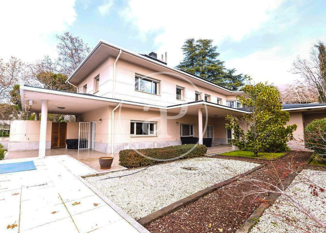 Villa in Fuencarral-El Pardo, Madrid, Spain 2 - 17378917