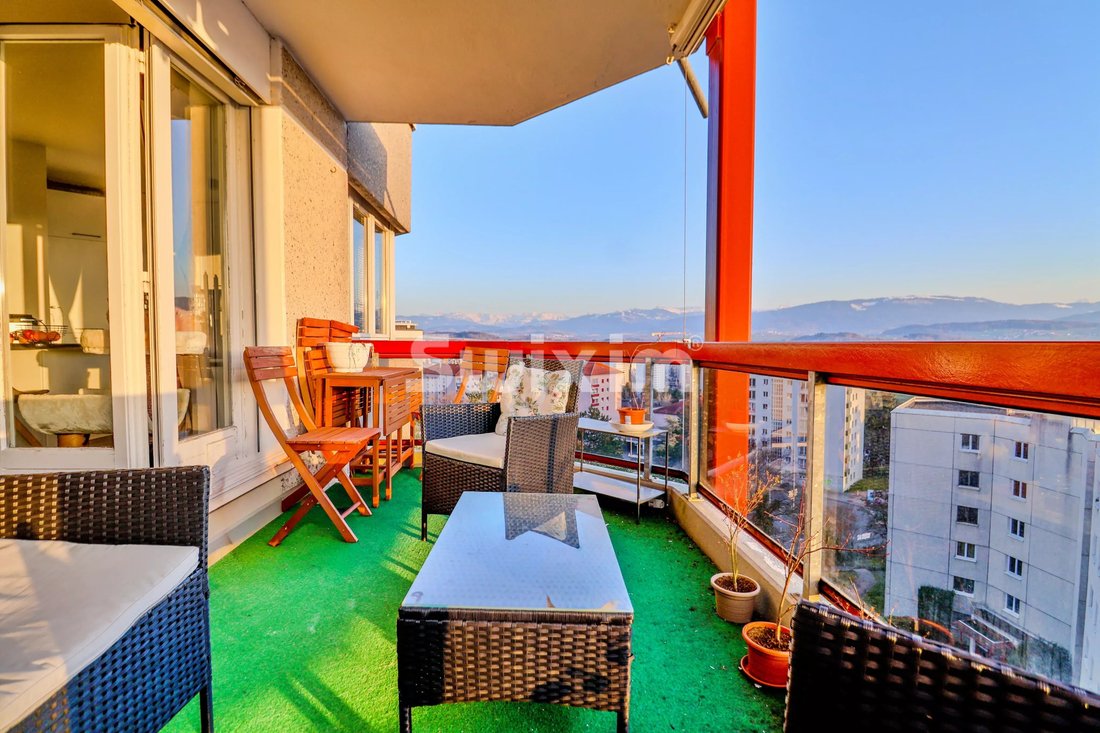 Exclusive! 2.5 Room Apartment With Unobstructed View