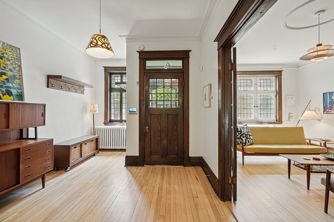 House in Montréal, Quebec, Canada 2 - 17276220