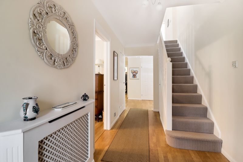 House in Windlesham, England 5 - 17375944