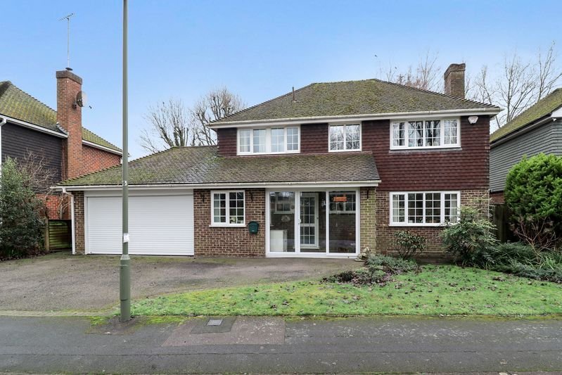 House in Windlesham, England 1 - 17375614