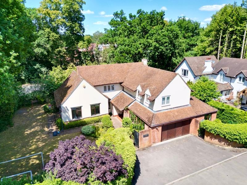 House in Sunningdale, England 2 - 17375841