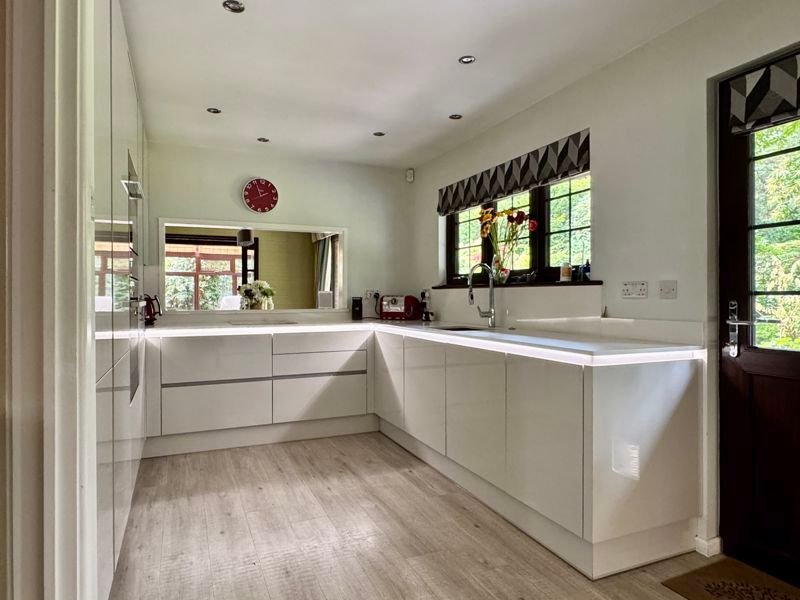 House in Frimley Green, Surrey Heath, England 3 - 17375704