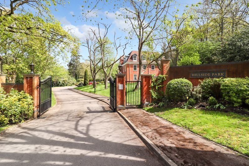 House in Sunningdale, England 1 - 17375841