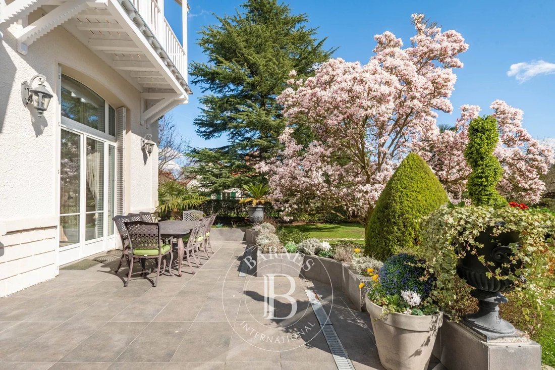 Estate in Vieux Croissy, Croissy-sur-Seine, France 5 - 14132415