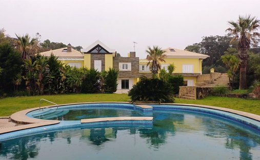 House in Belas, Lisbon, Portugal 1