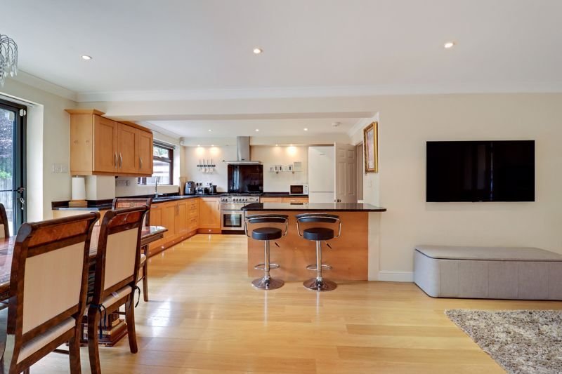 House in Windlesham, England 2 - 17375552
