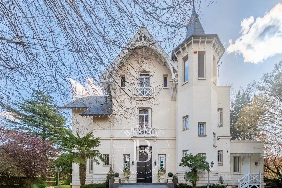 Estate in Vieux Croissy, Croissy-sur-Seine, France 2 - 14132415