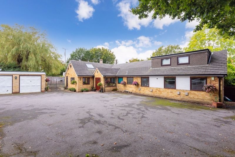 House in Windlesham, England 2 - 17375396