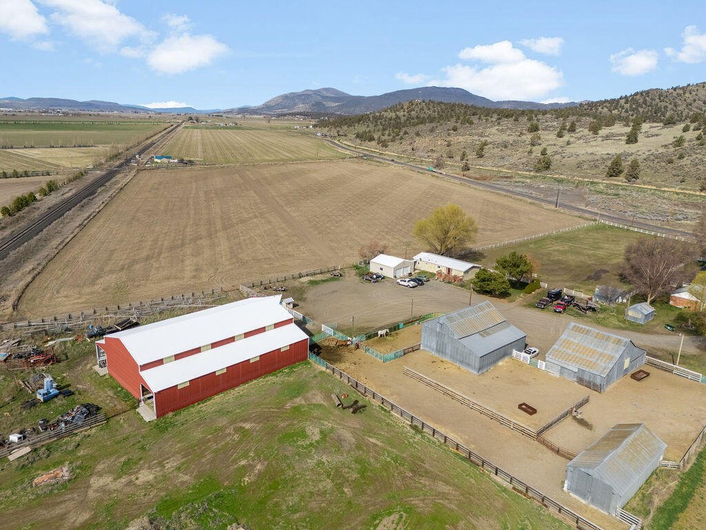 House in Merrill, Oregon, United States 2 - 17376350