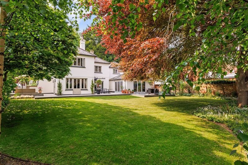 House in Sunningdale, England 3 - 17375911