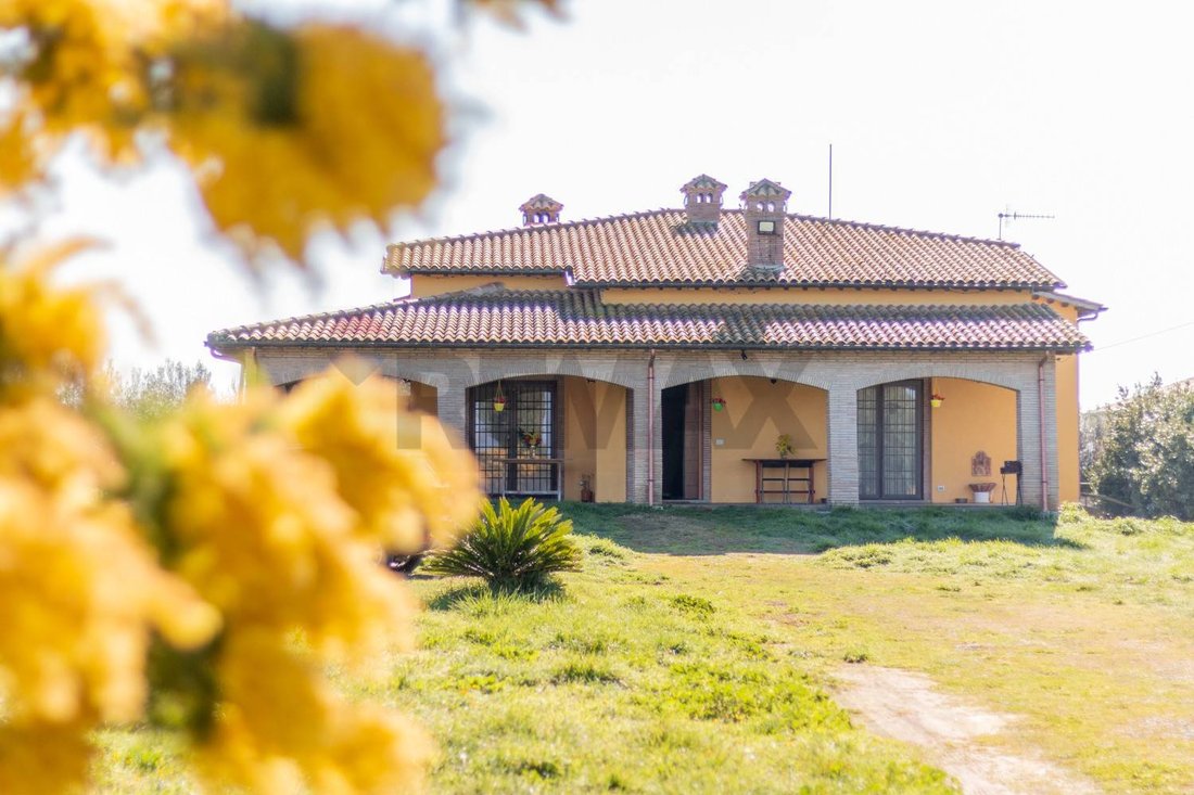 Villa in Montalto di Castro, Lazio, Italy 1 - 17377746
