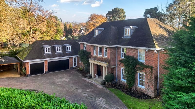 Estate in Virginia Water, England 1 - 17375312