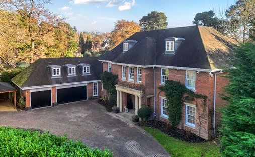 Estate in Virginia Water, England, United Kingdom 1