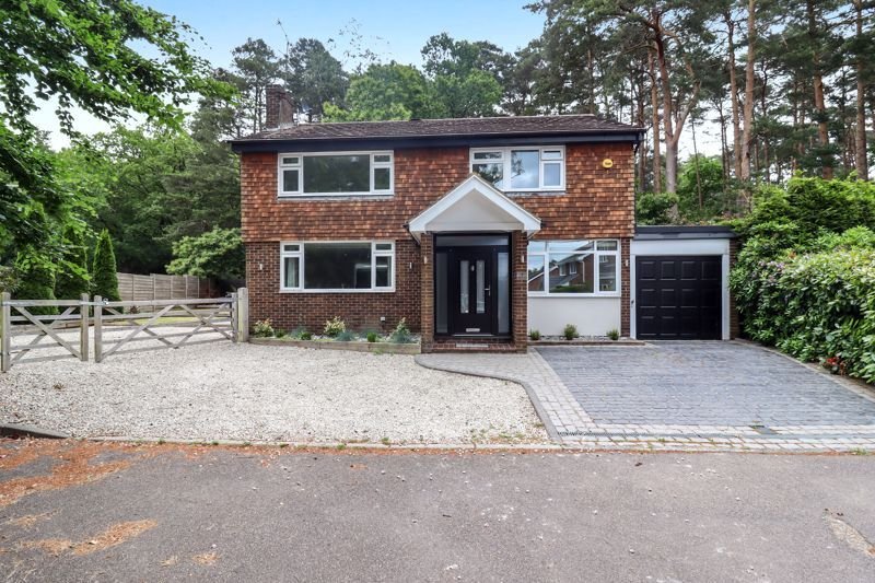 House in Windlesham, England 3 - 17375367