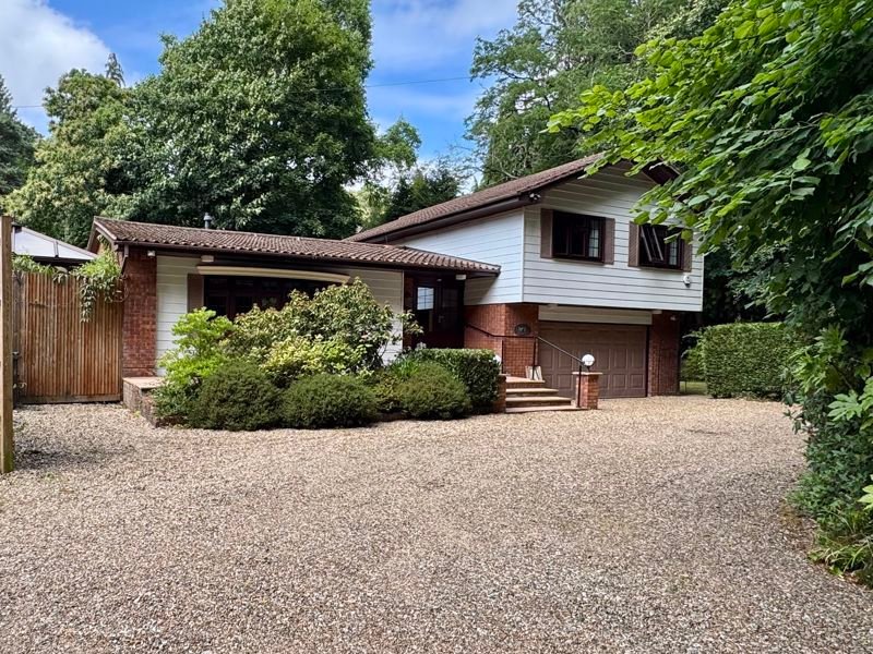House in Frimley Green, Surrey Heath, England 5 - 17375704