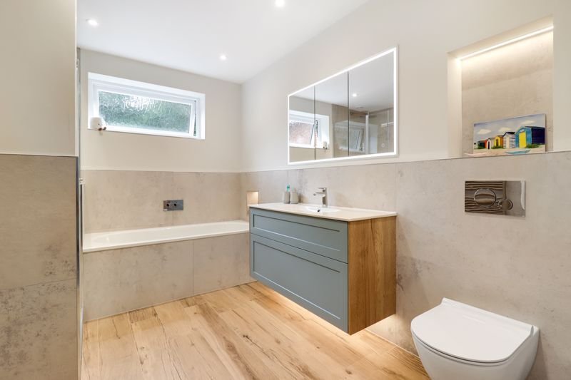 House in Windlesham, England 3 - 17375944
